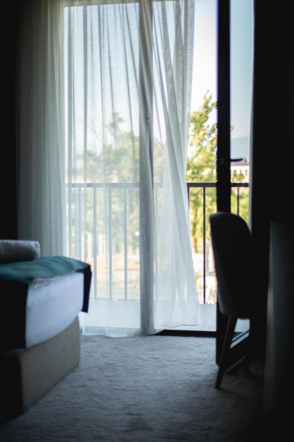 West Inn Georgia 쿠타이시 외부 사진
