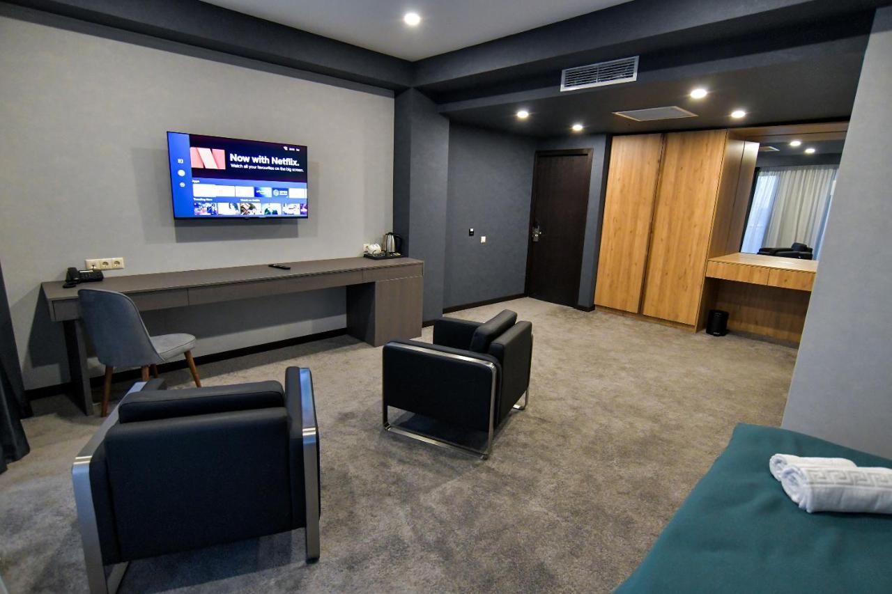 West Inn Georgia 쿠타이시 외부 사진